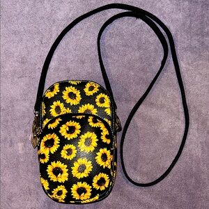 NO BOUNDARIES Sunflower Crossbody Bag